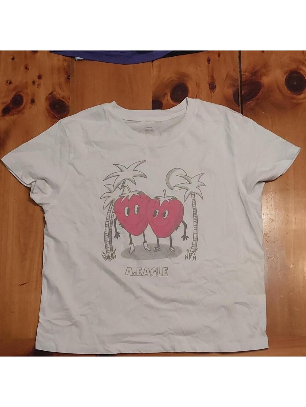 American Eagle Women's White and Cream Tshirt